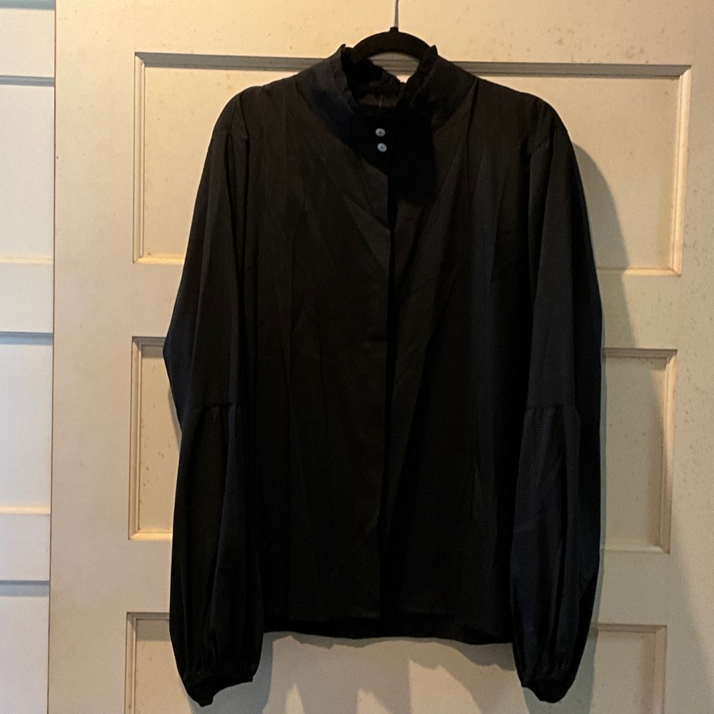 NWT! Vonda black, high neck, l/s blouse. CHINESE SIZE 5X (2-3X US)